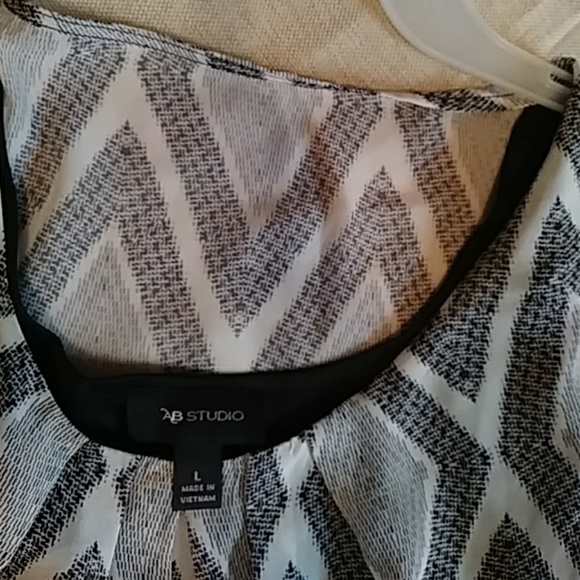 Women dress - Picture 3 of 3